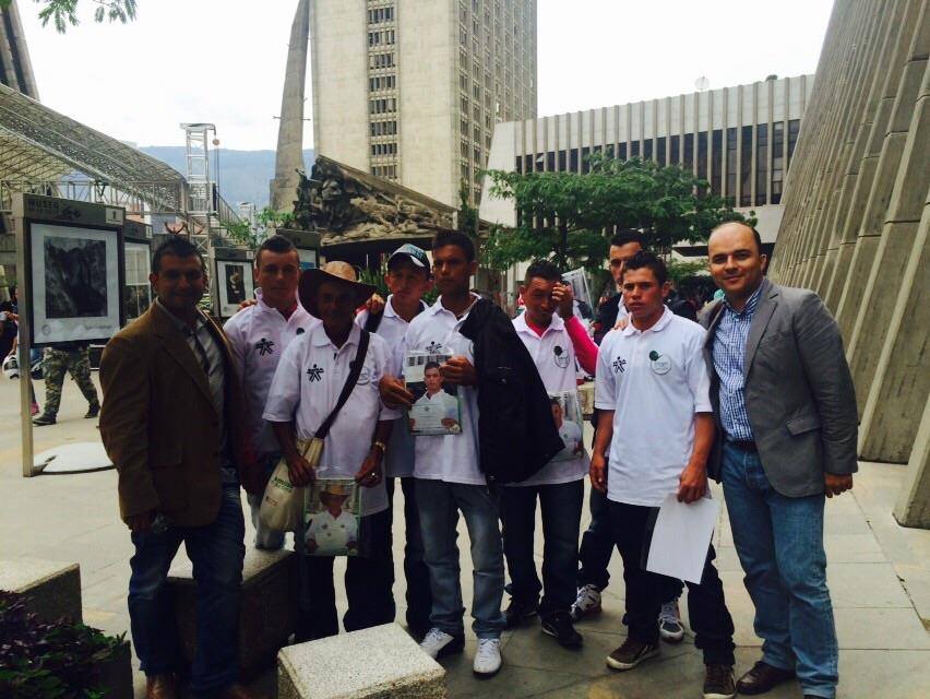 J�VENES ALEJANDRINO EGRESADOS CON EL SENA